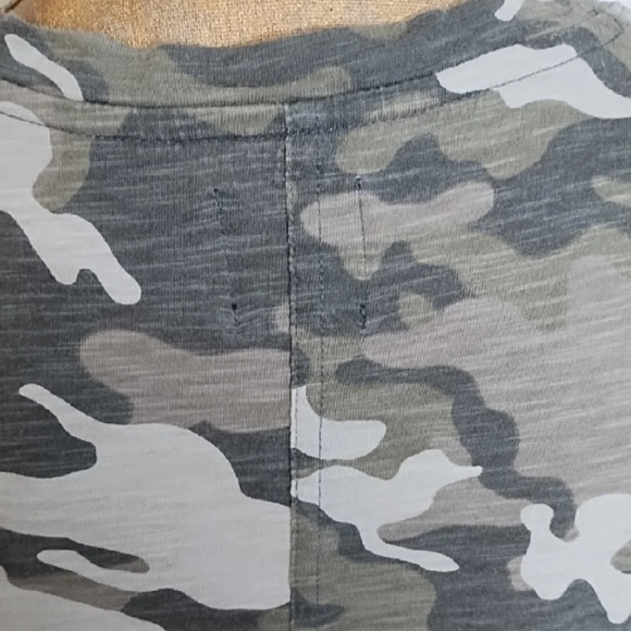 GAP Camouflage T-Shirt 100% Cotton Side Vents Casual MASH - Picture 3 of 10